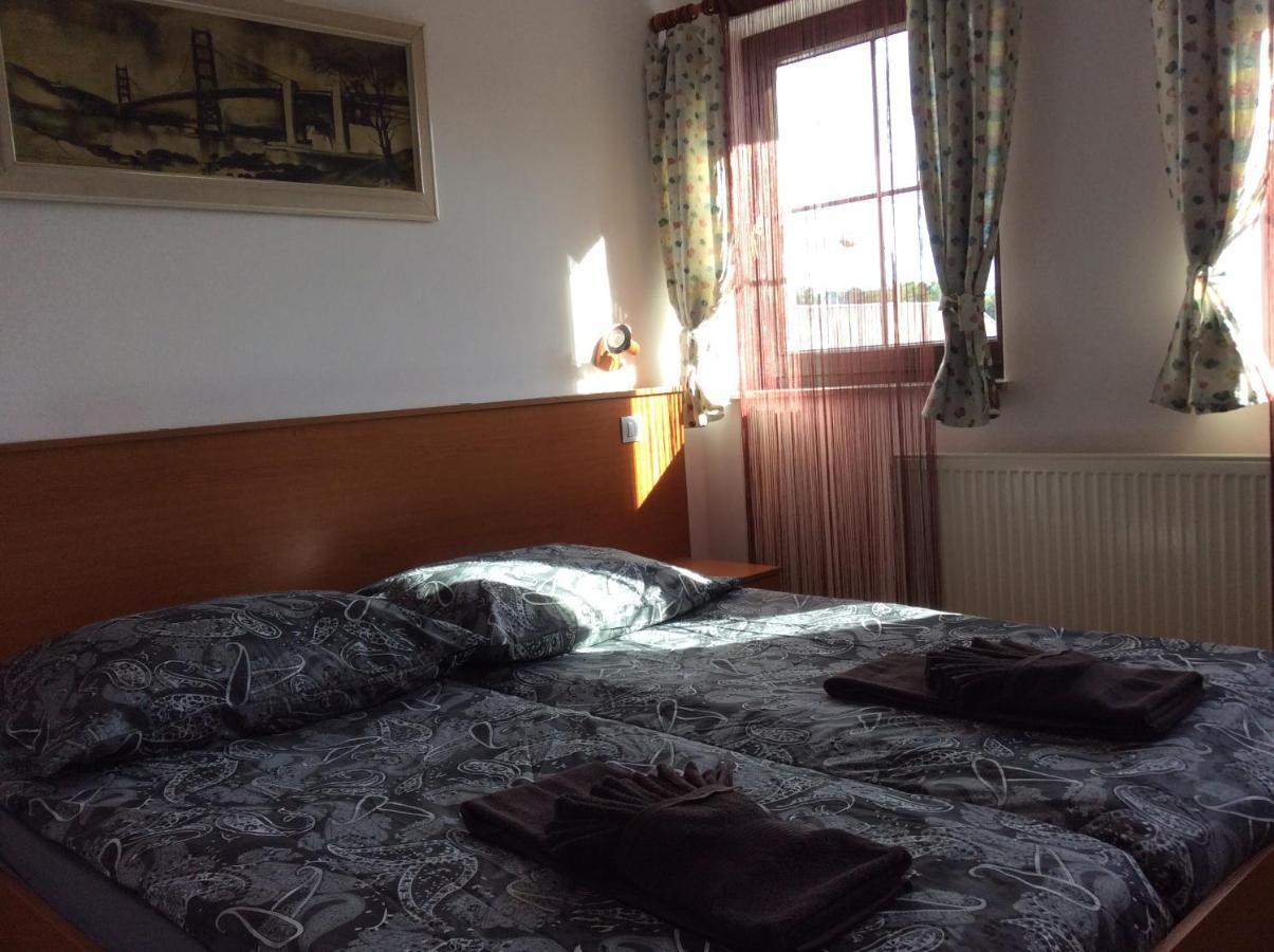 Pension Orbis Marianske Lazne Bagian luar foto